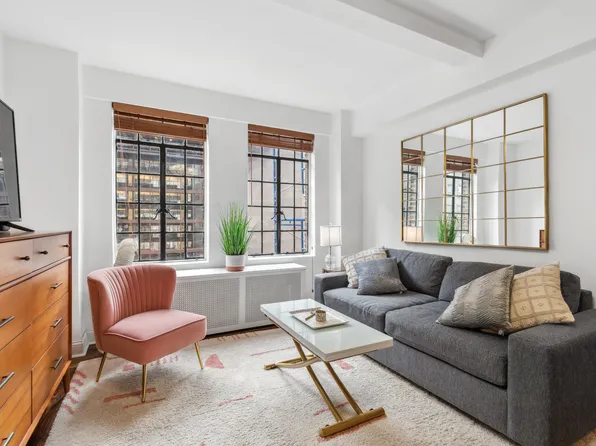 320 East 42nd Street image 1 of 12