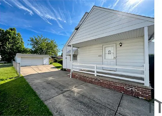 4 bed, 1170 sqft, $2,600 — Photo 3