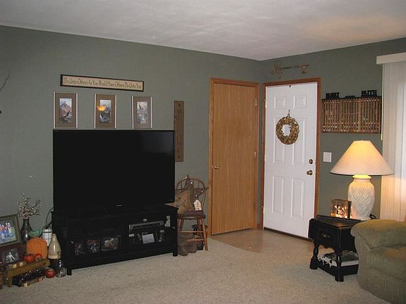 3rd image of 227 Greenbush Dr