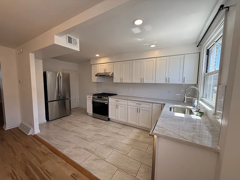 6805 Oakland St — Photo 7