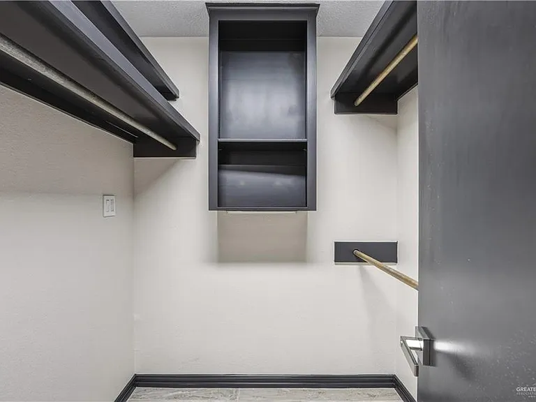 413 Toronto Ave — Photo 12