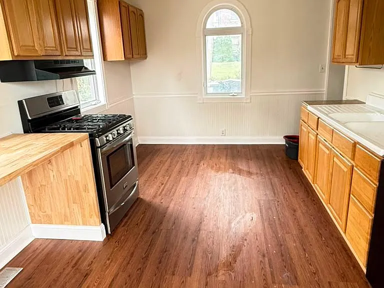932 E Market St #1 — Photo 3