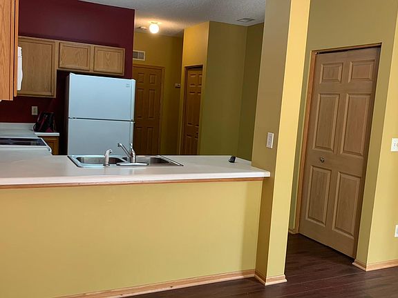 4th image of 657 Kingfisher Ln APT H