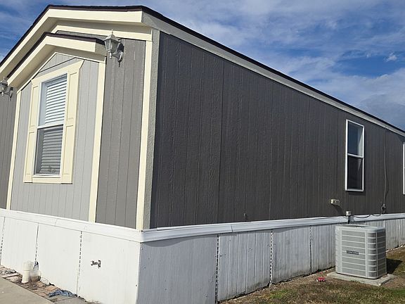 2nd image of 1120 N Vista Dr #39