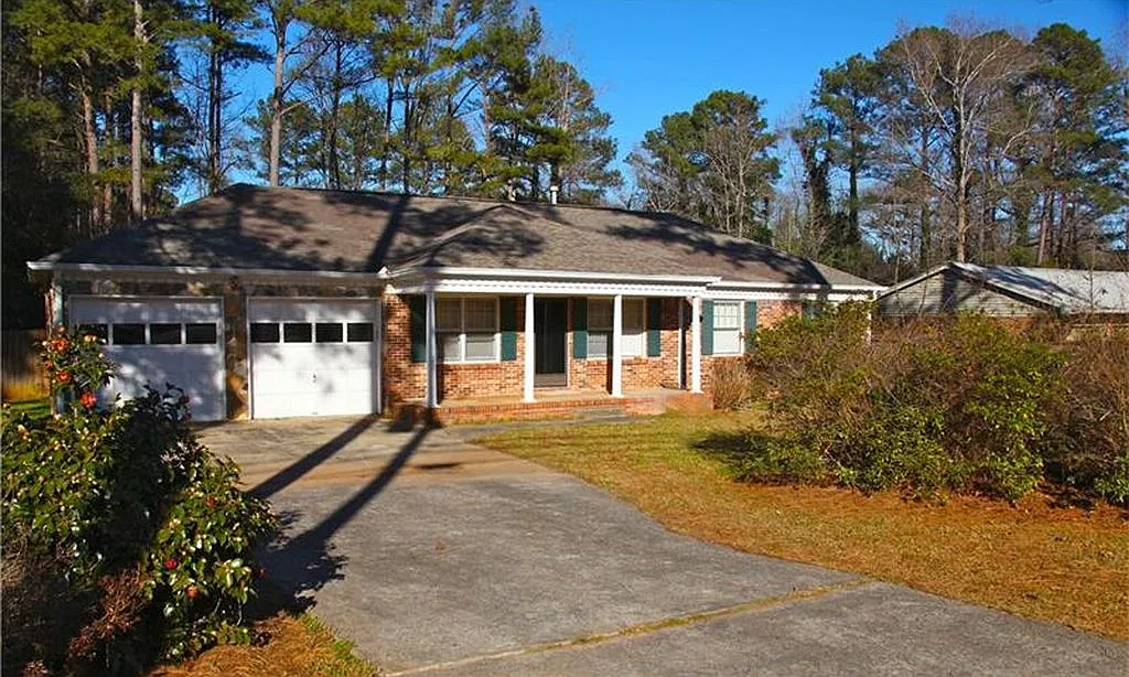 2352 Carnes Rd photo 1