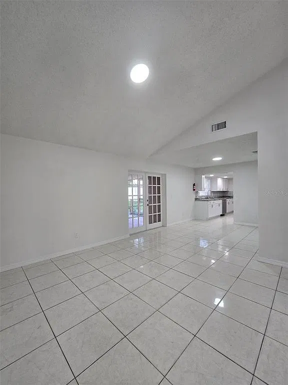 3 bed, 2.0 bath, 1464 sqft, $2,345 — Photo 4