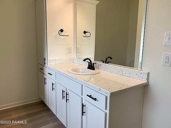 4th image of 315 Cainwood Ct