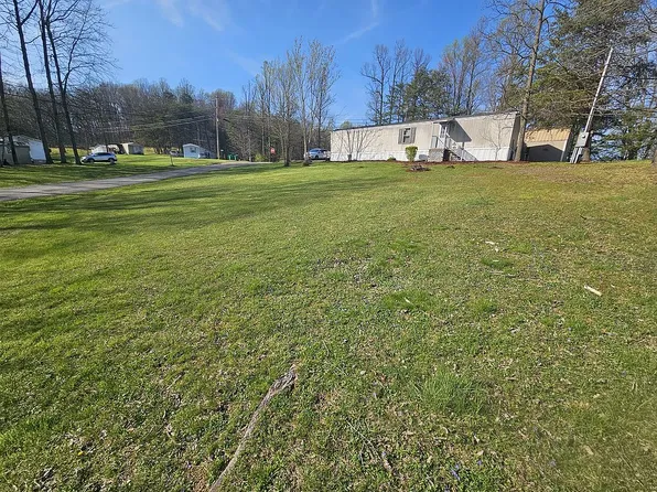 14 Dunsinane Dr, Parkersburg, WV 26104