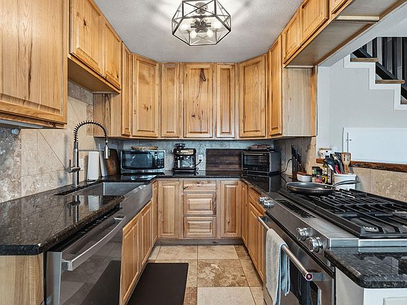 3rd image of 255 Rocky Creek Rd