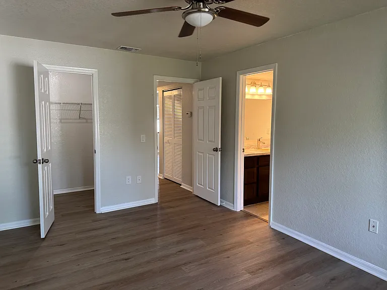 28425 Chinquapin Dr #B — Photo 11