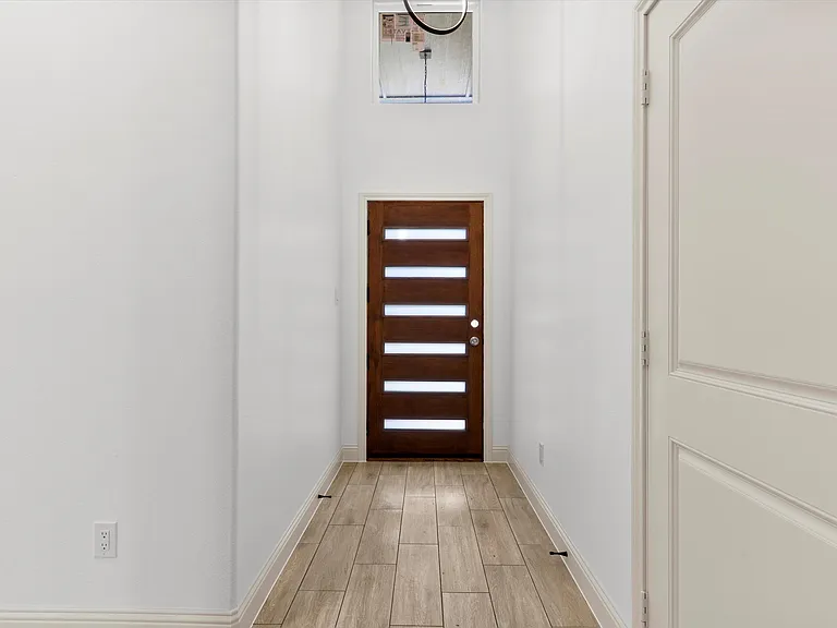 5105 Waterbury Ct — Photo 5