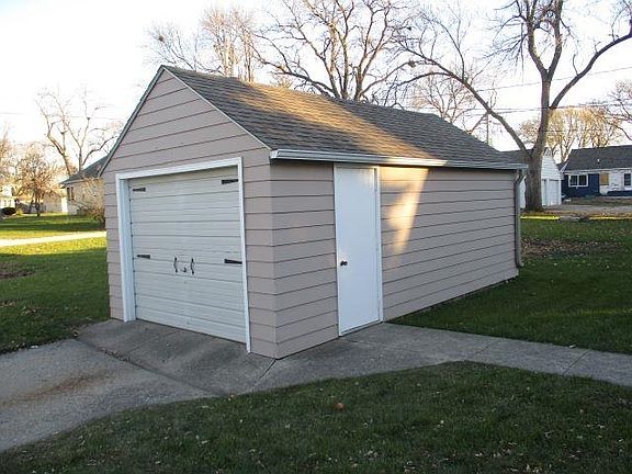 3rd image of 1502 Lake St