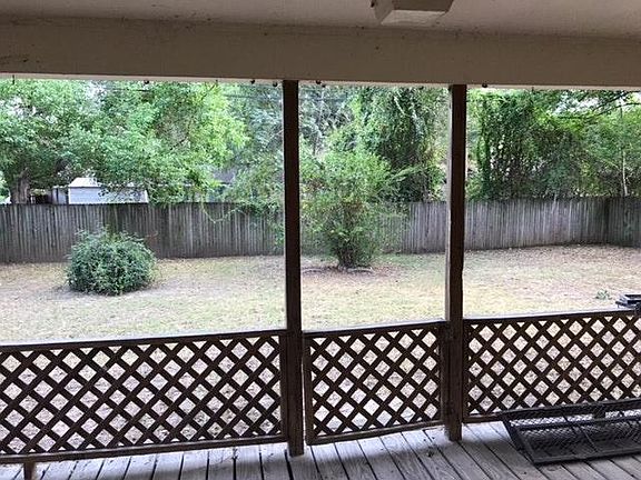 4th image of 802 Hawkins Ave