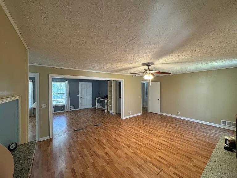 1311 White Oak St SE — Photo 8