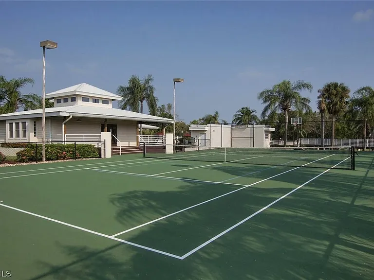 9439 Palm Island Cir — Photo 16
