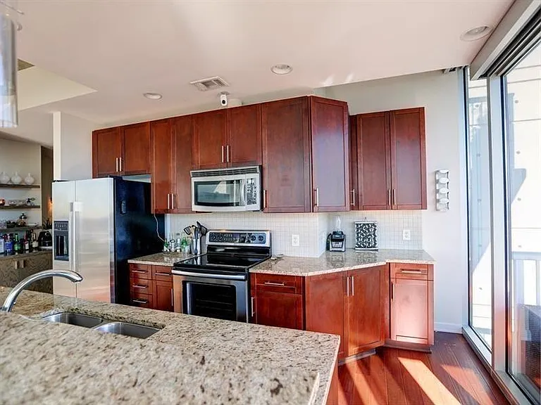 855 W Peachtree St NE #2413 — Photo 8