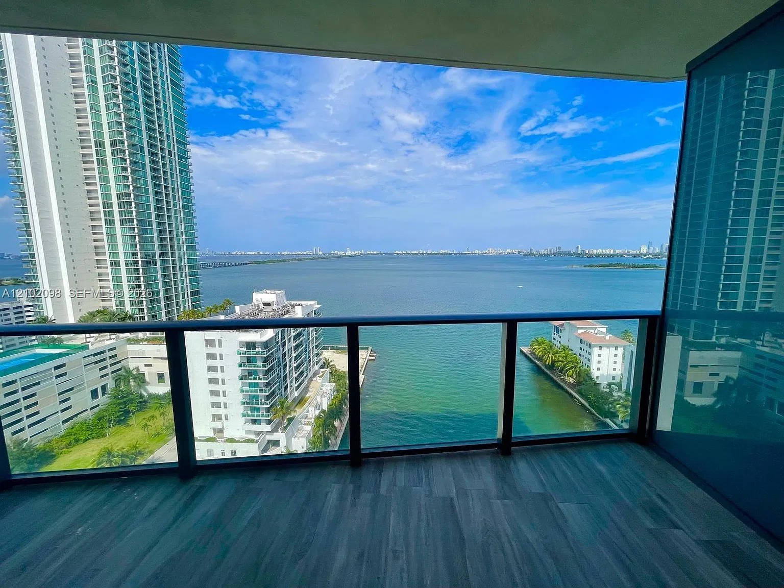 Icon Bay Condo — Photo 1