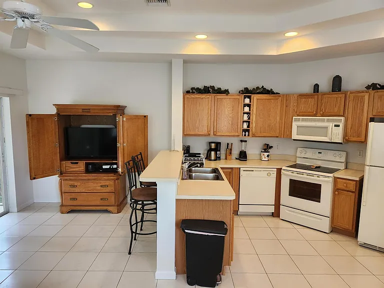 8913 Sandshot Ct #A — Photo 7