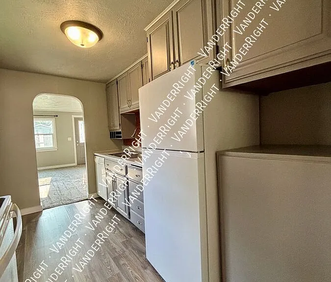 1108 N Dakota Ave — Photo 5