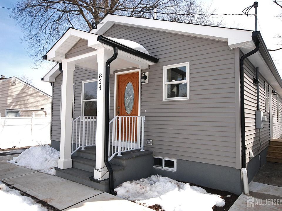 1st image of 824 Drake Ave