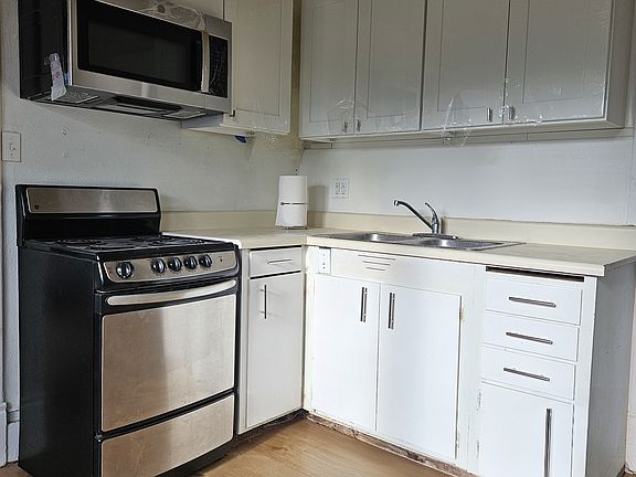 4th image of 2315 Oakes Ave Unit A