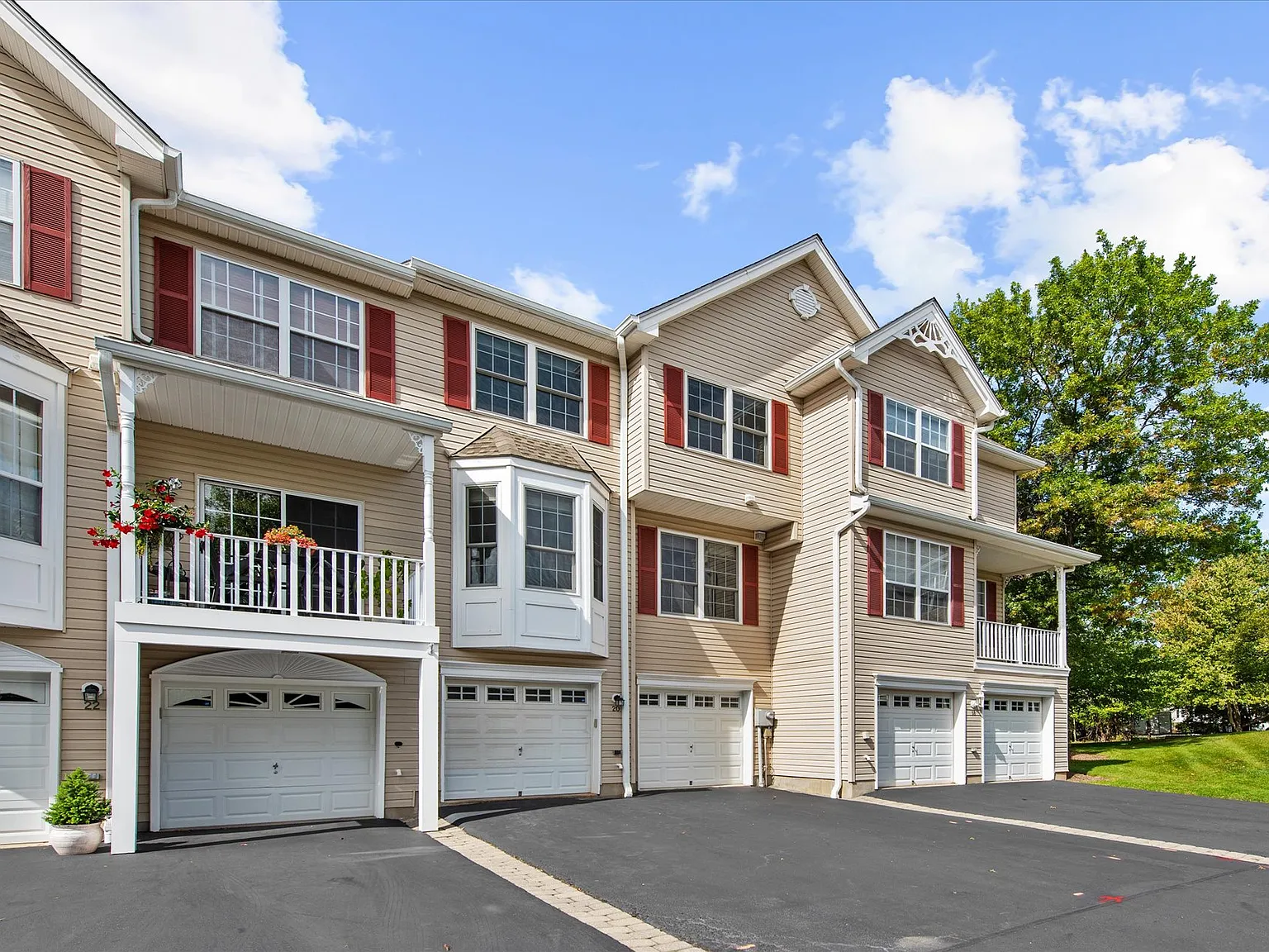 3 bed, 1816 sqft, $3,500 — Photo 1