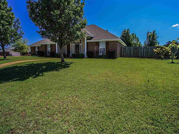 4th image of 801 Pin Oak Pl