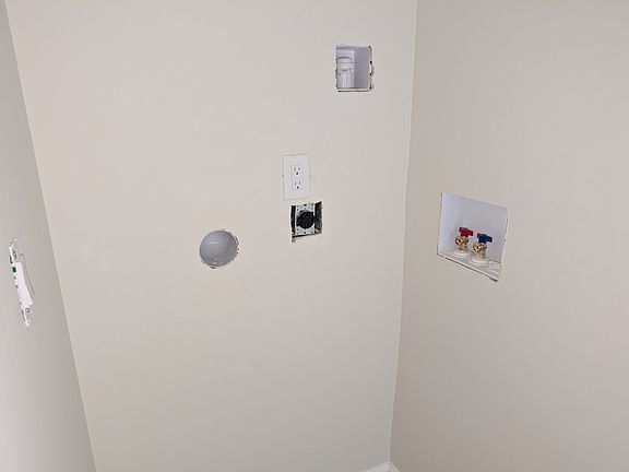 5th image of 1187 Westminster St #3L