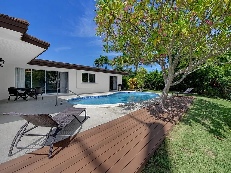 840 SW 7th St — Photo 27