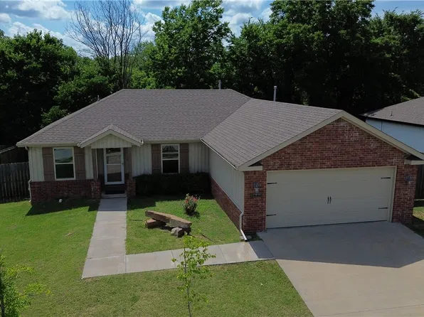 1640 Seattle Slew St, Prairie Grove, AR 72753