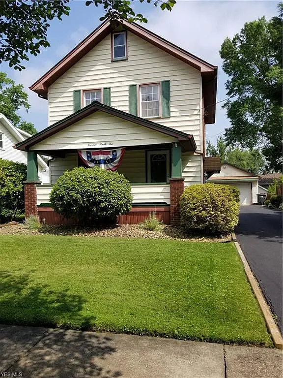 1495 Edgewood St NE photo 1