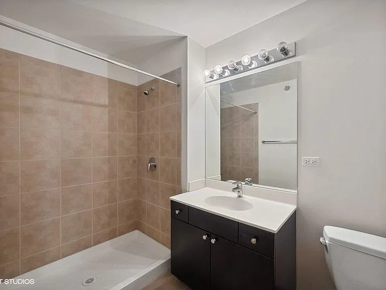 235 W Van Buren St #2116 — Photo 8