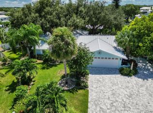 904 Spindle Palm Way, Apollo Beach, FL 33572