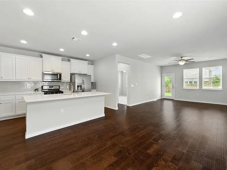 11921 Cimaizon Dr — Photo 4