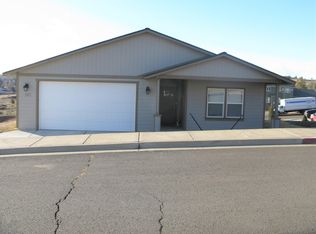 593 SW Juniper Hill St, Madras, OR 97741