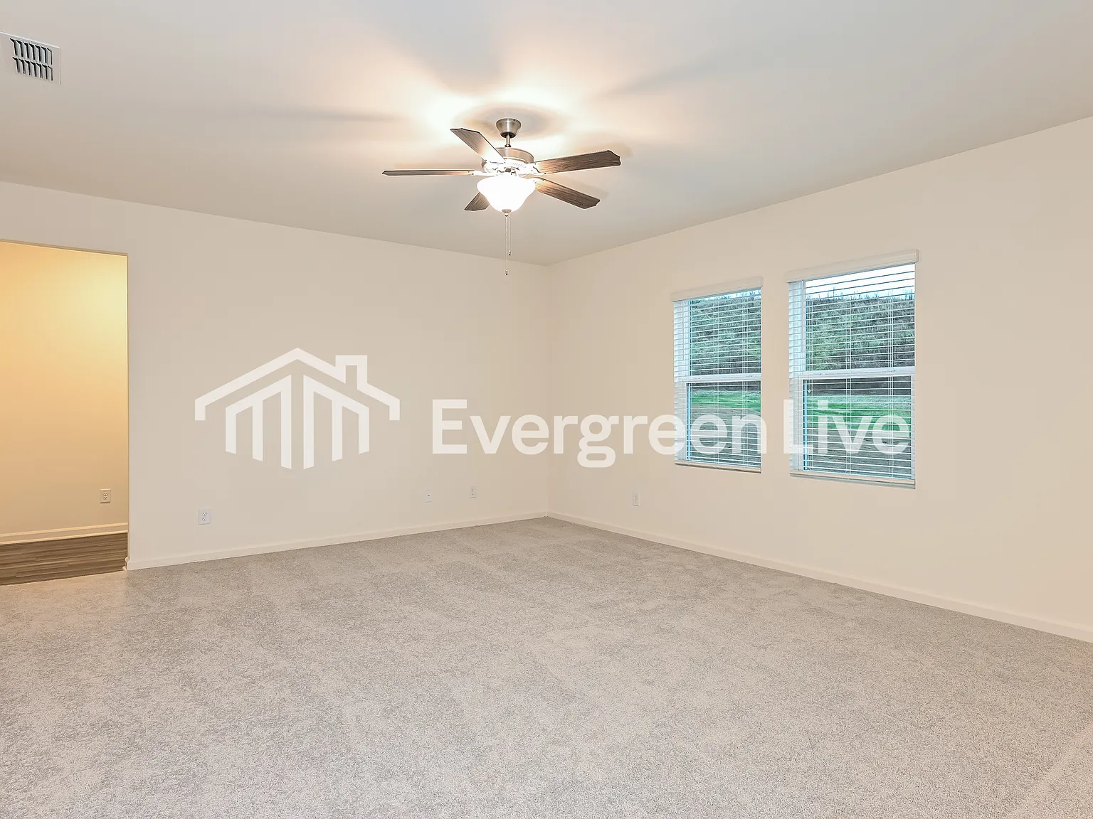 4 bed, 2.0 bath, 2401 sqft, $2,120 — Photo 3