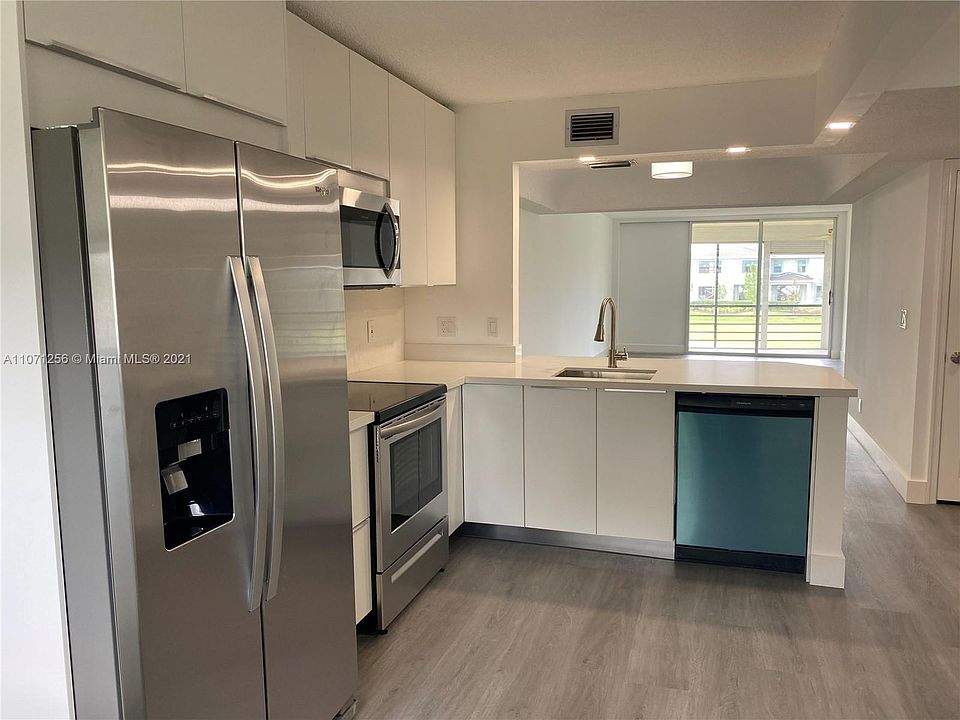 1st image of 23099 N Barwood Ln N #202