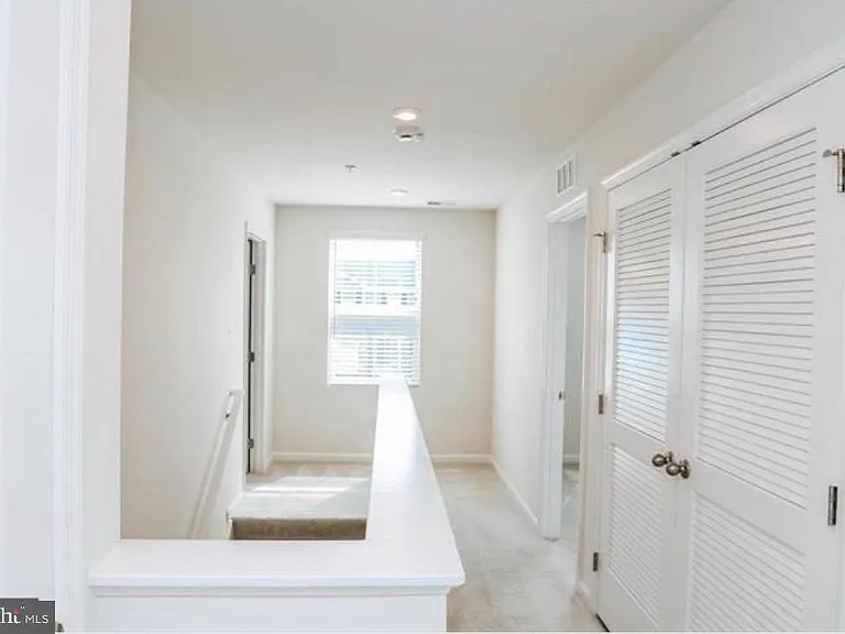 118 Charlotte St — Photo 17