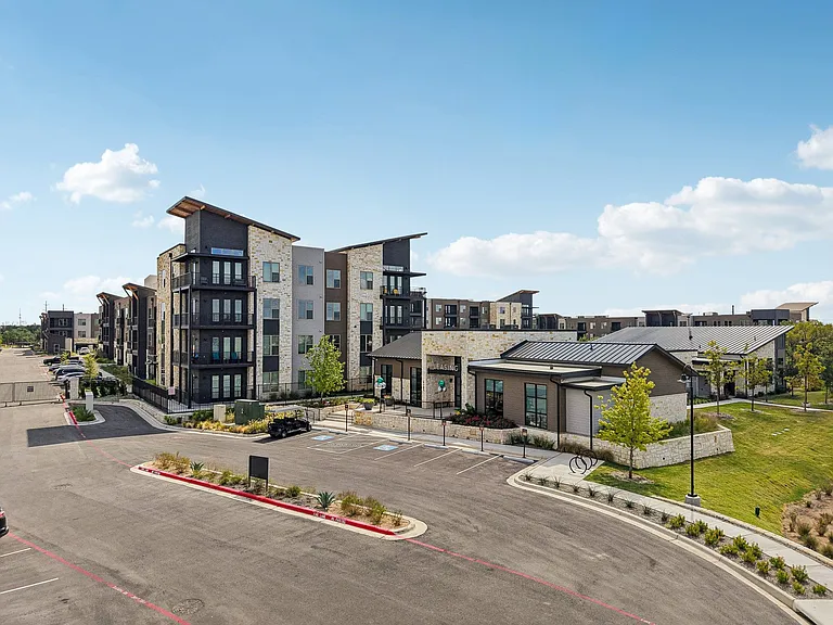 Aura High Pointe — Photo 37