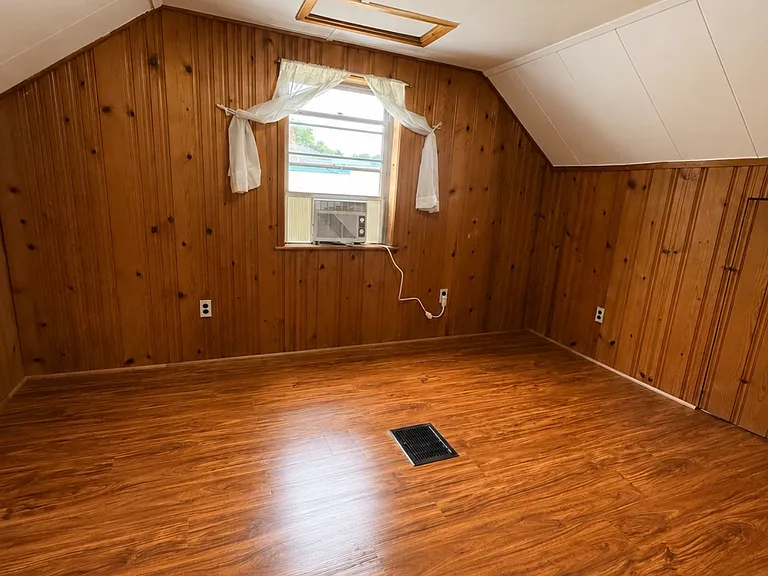 54 Oak Ave — Photo 8