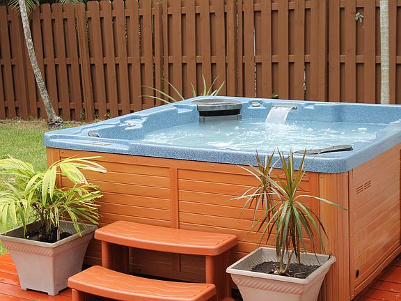 Jacuzzi for 5