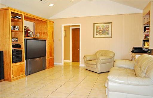 3rd image of 3803 Oak Hill Dr