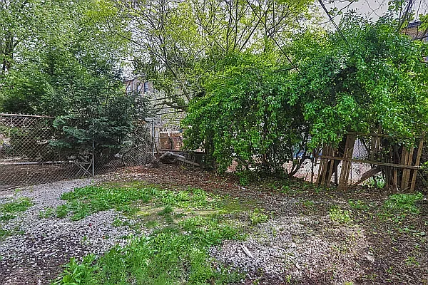 Rented by Green Leaf Management, LLC | media 24