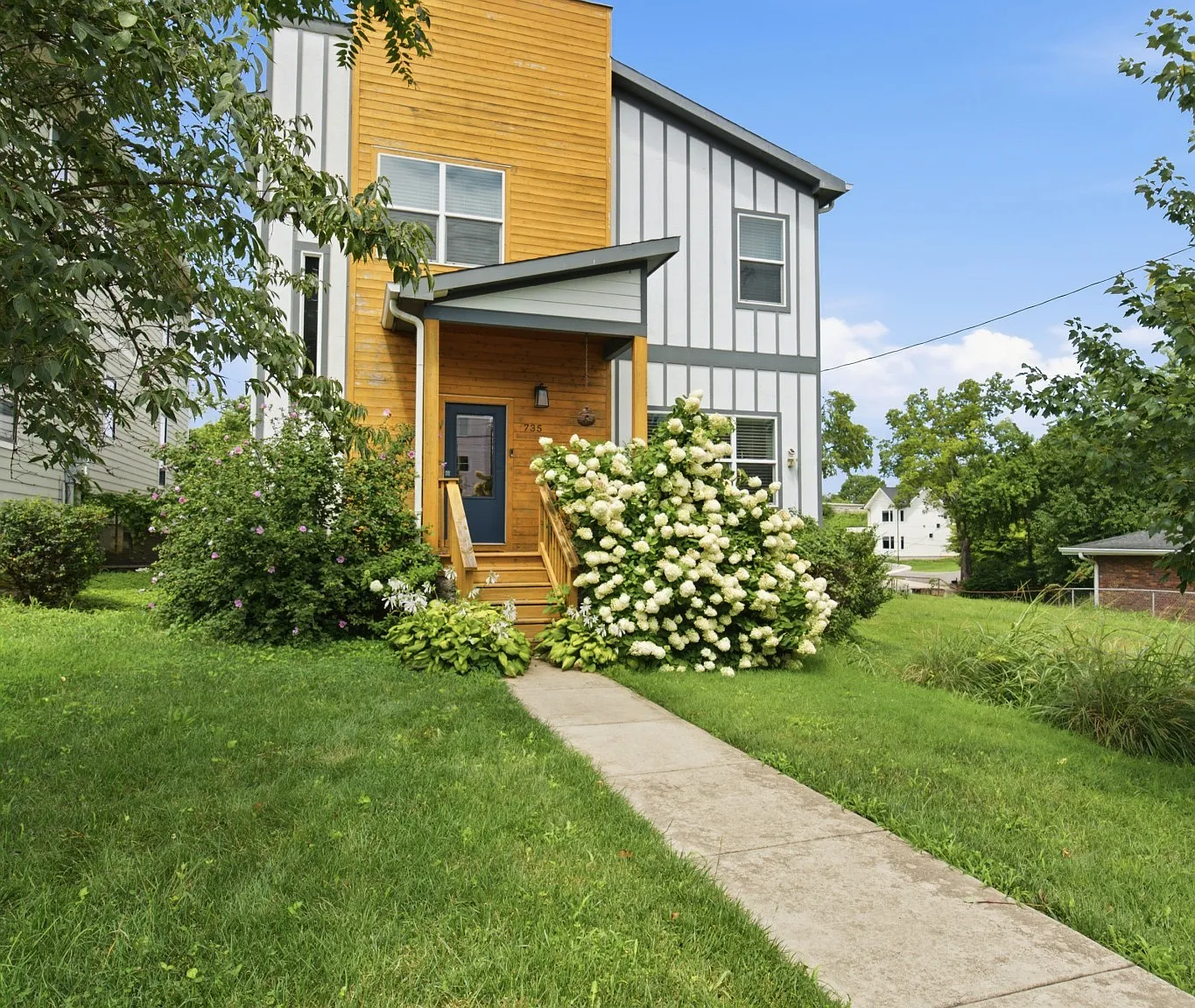 3 bed, 2.5 bath, 2123 sqft, $3,000 — Photo 3