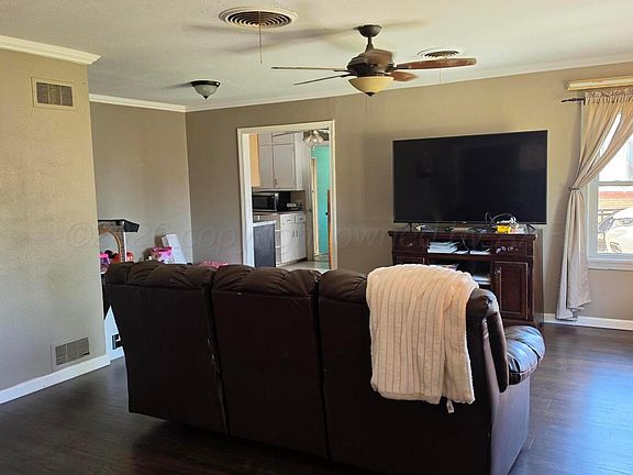 3rd image of 806 Avenue R