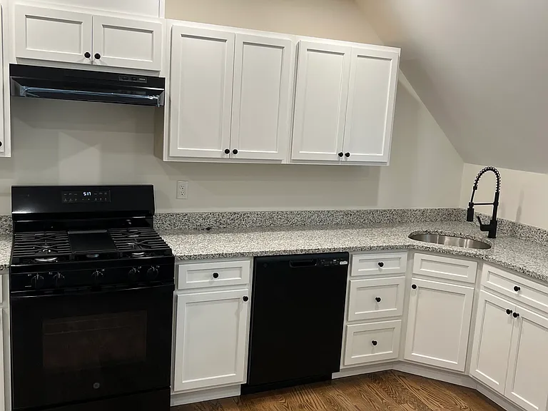 470 Howard Ave #3 — Photo 1