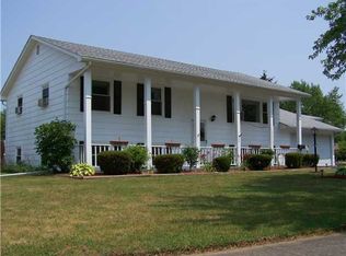 4 Daniel Dr, Gates, NY 14624