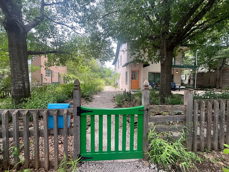 1413 Kirkwood Rd #B — Photo 2