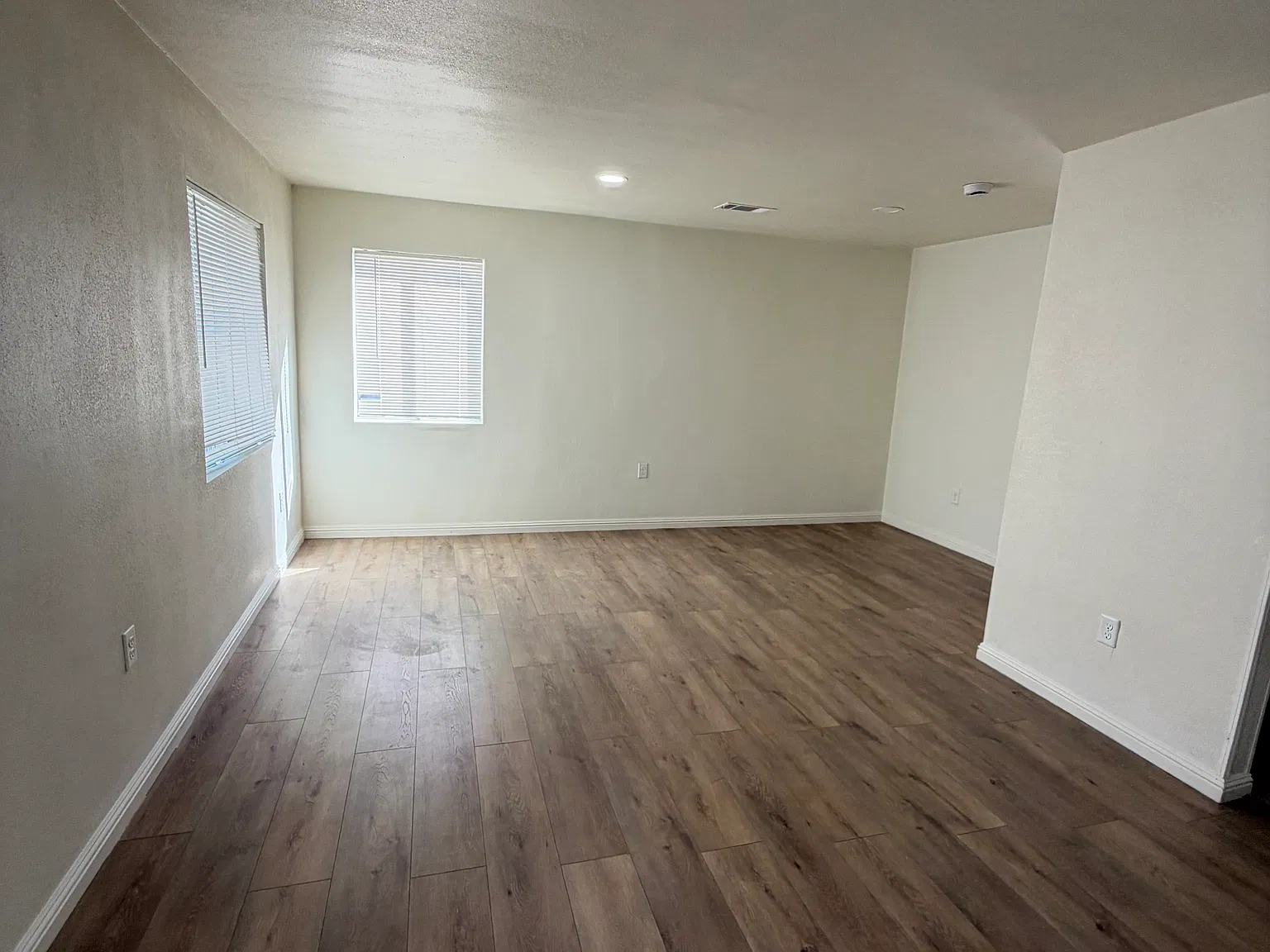 2 bed, 760 sqft, $1,500 — Photo 4