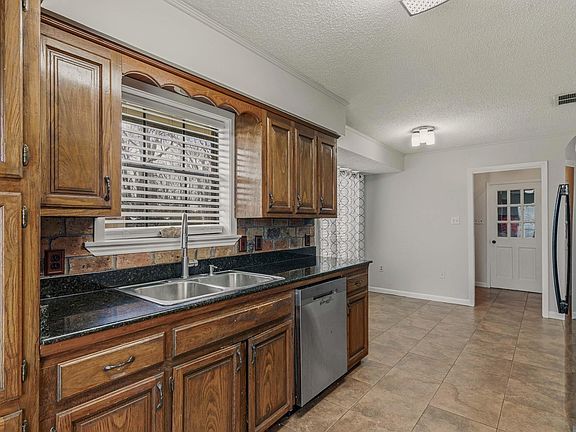 4th image of 4420 Parker Rd